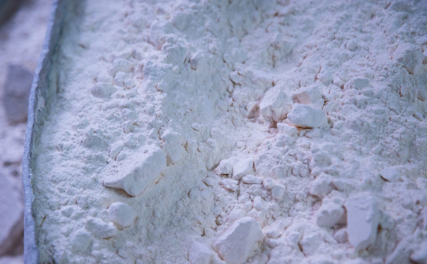 Dibasic lead stearate